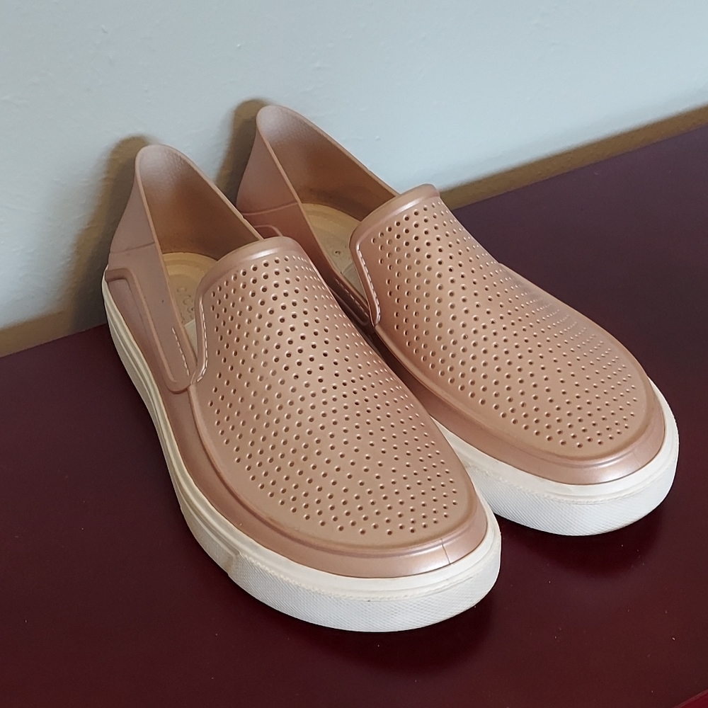 Crocs CitiLane Roka Metallic Slip-On Sneaker